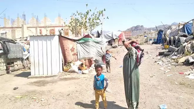 أُسَر حُلمها غطاء.. الشتاء يفترس المهمشين في الضالع